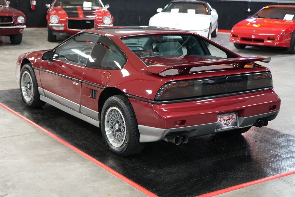 Pontiac-Fiero-Coupe-1987-Maroon-Gray-0-12