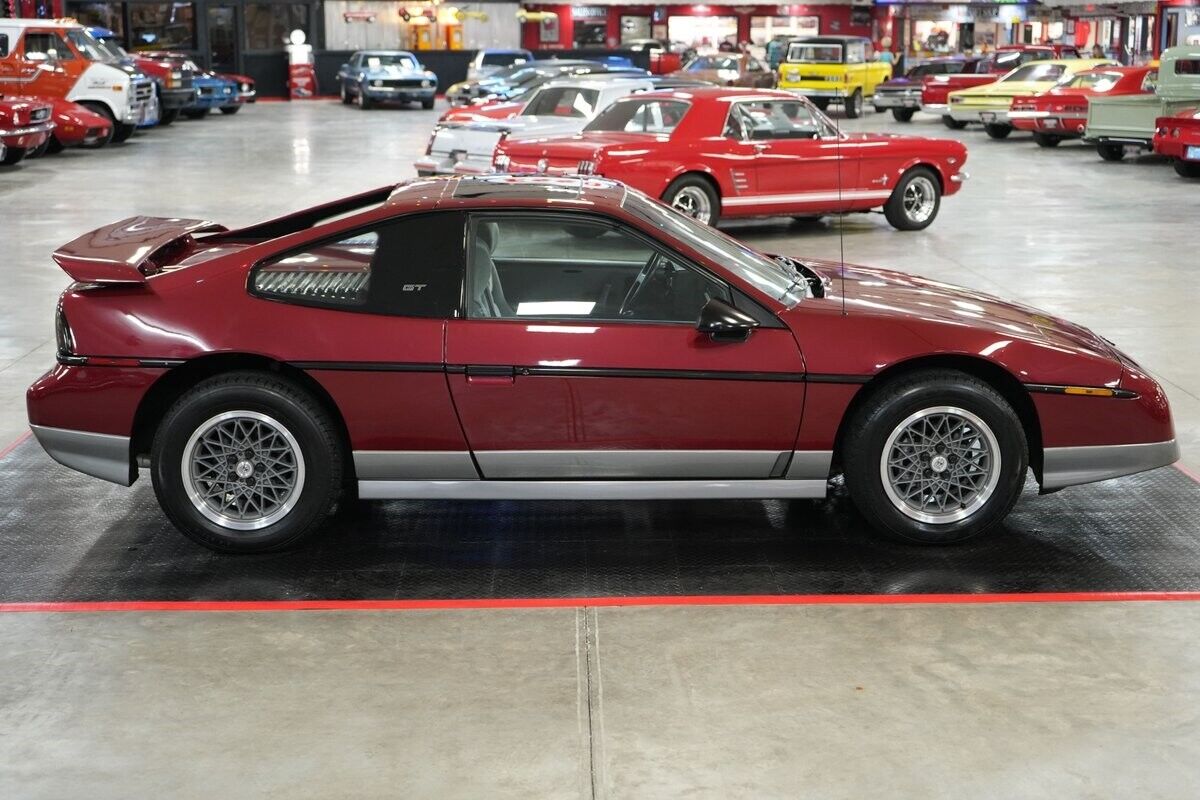 Pontiac-Fiero-Coupe-1987-Maroon-Gray-0-15