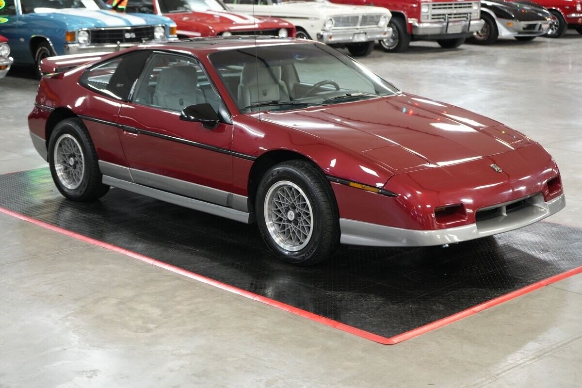 Pontiac-Fiero-Coupe-1987-Maroon-Gray-0-16