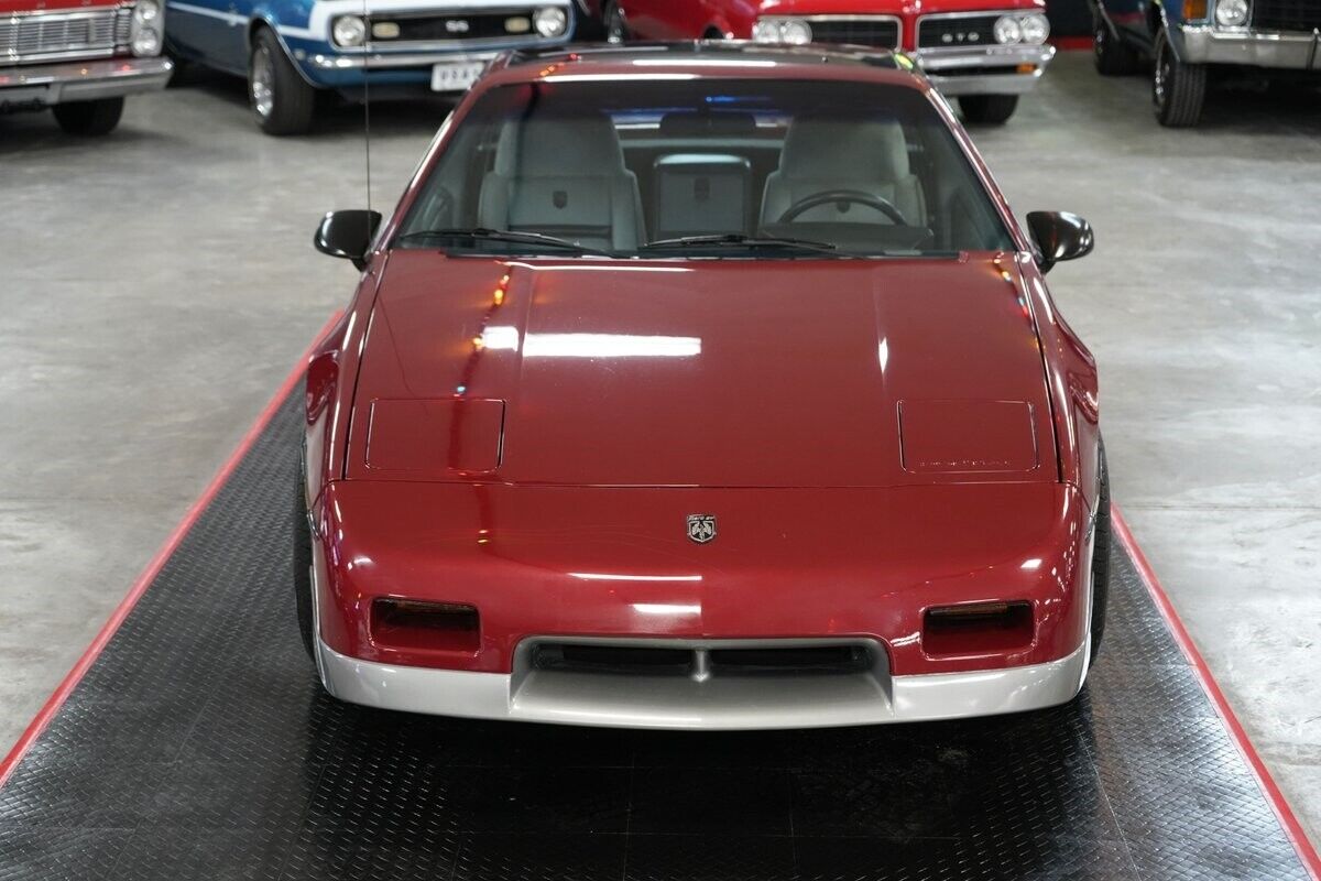 Pontiac-Fiero-Coupe-1987-Maroon-Gray-0-17