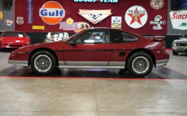 Pontiac-Fiero-Coupe-1987-Maroon-Gray-0-19