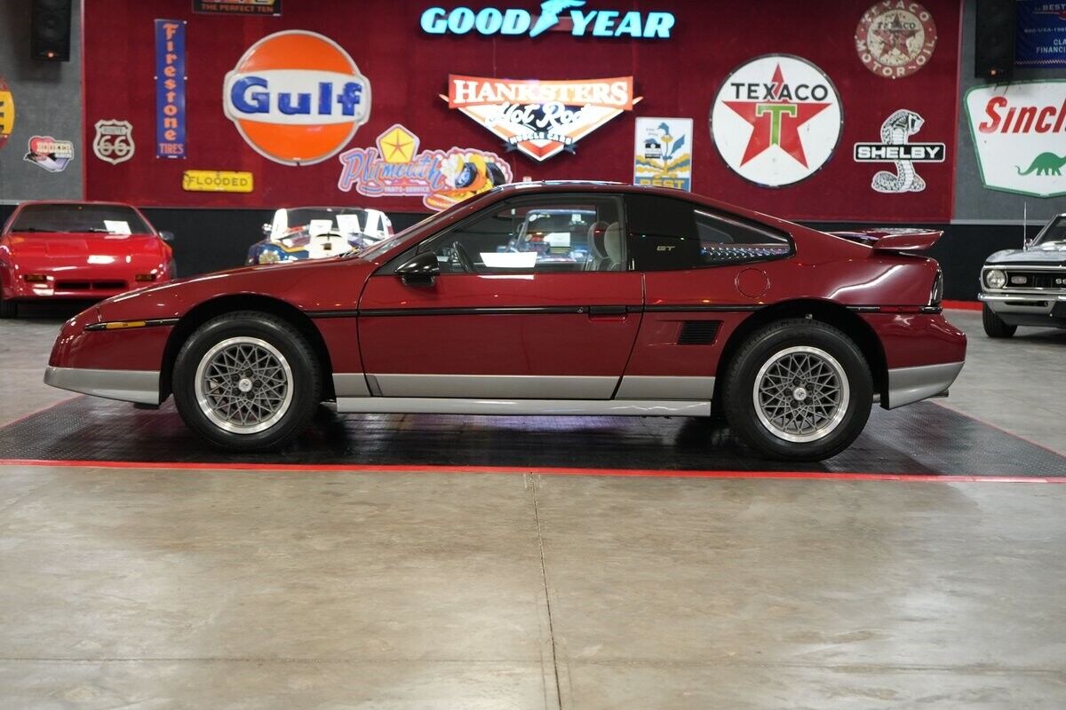 Pontiac-Fiero-Coupe-1987-Maroon-Gray-0-19