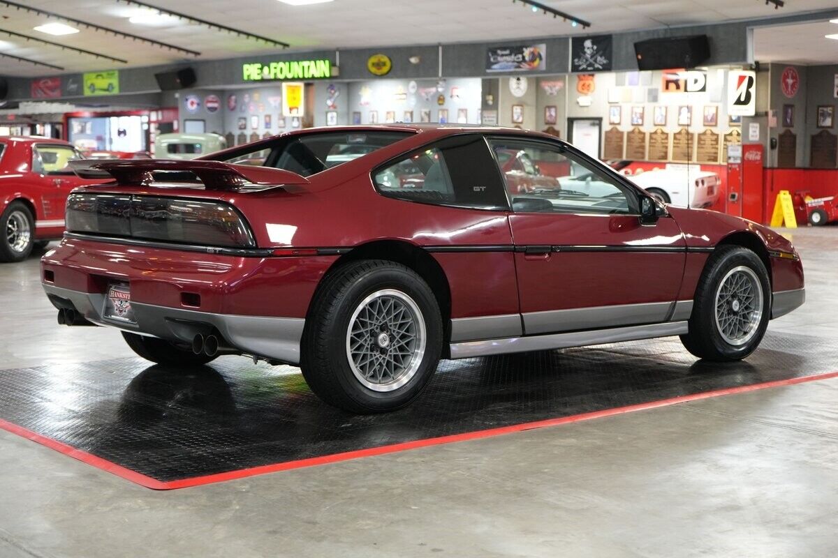 Pontiac-Fiero-Coupe-1987-Maroon-Gray-0-22