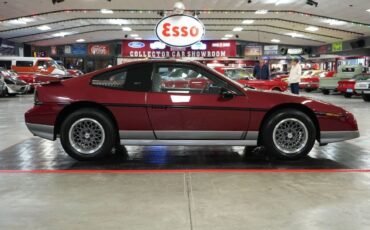 Pontiac-Fiero-Coupe-1987-Maroon-Gray-0-23