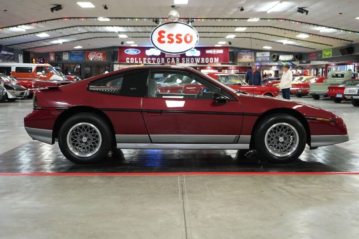 Pontiac-Fiero-Coupe-1987-Maroon-Gray-0-23