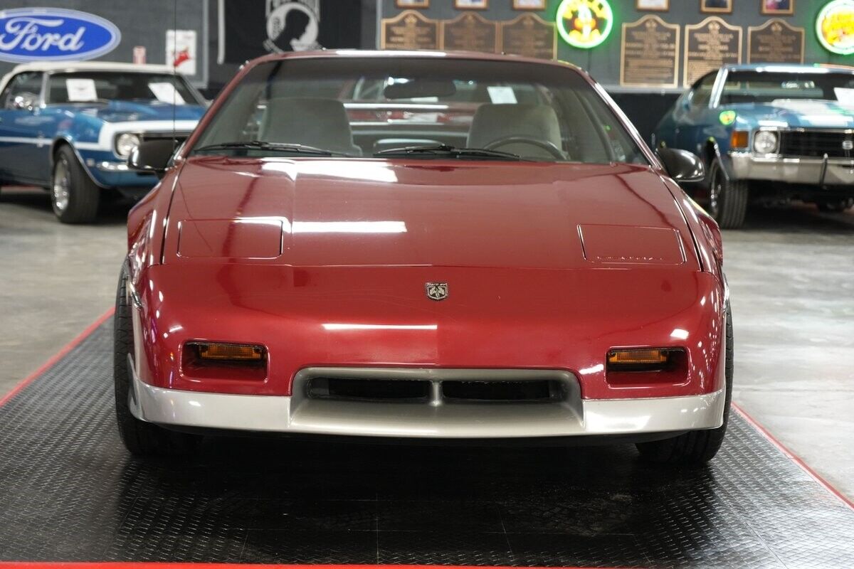 Pontiac-Fiero-Coupe-1987-Maroon-Gray-0-25