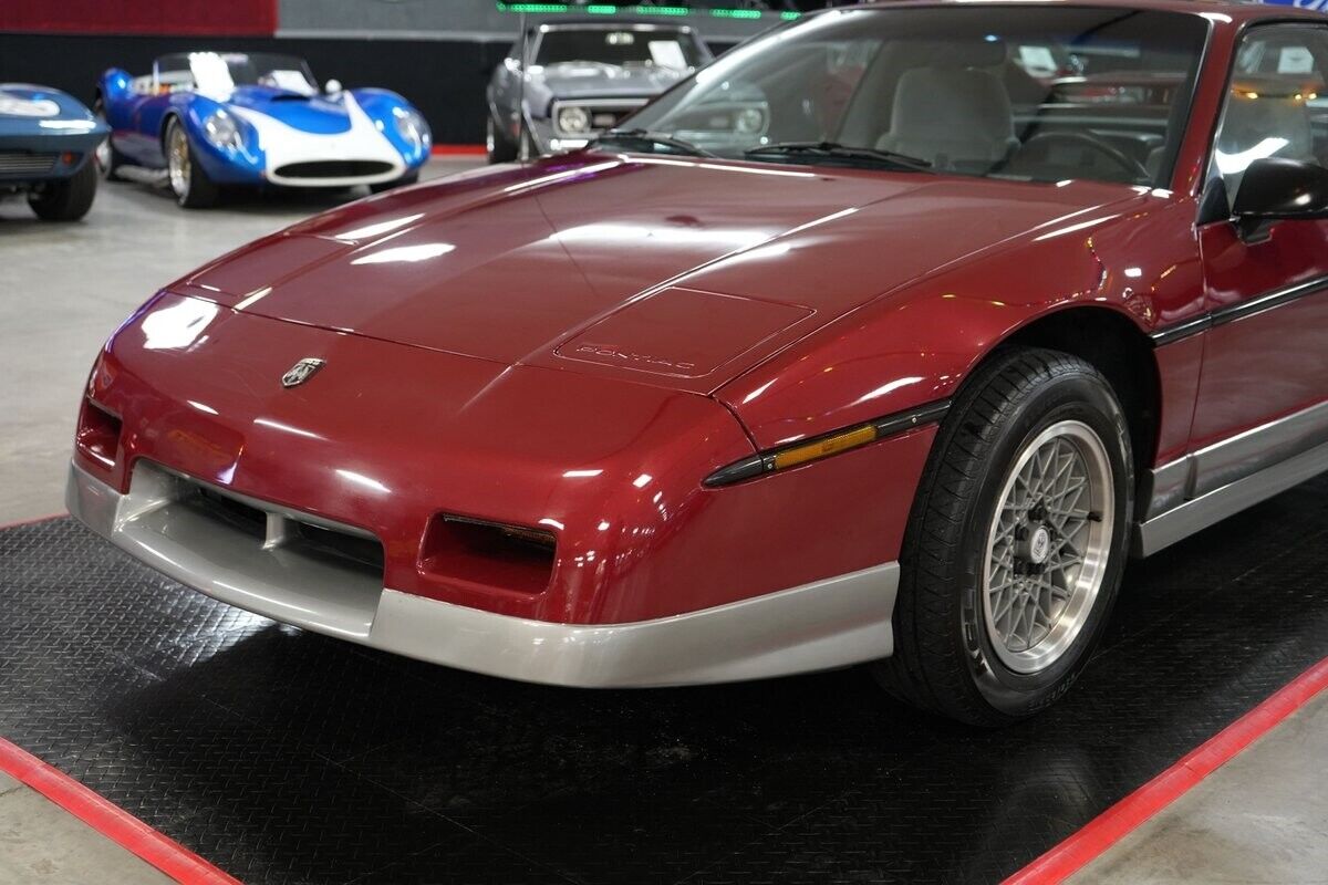 Pontiac-Fiero-Coupe-1987-Maroon-Gray-0-26