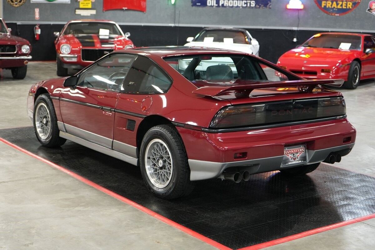 Pontiac-Fiero-Coupe-1987-Maroon-Gray-0-3