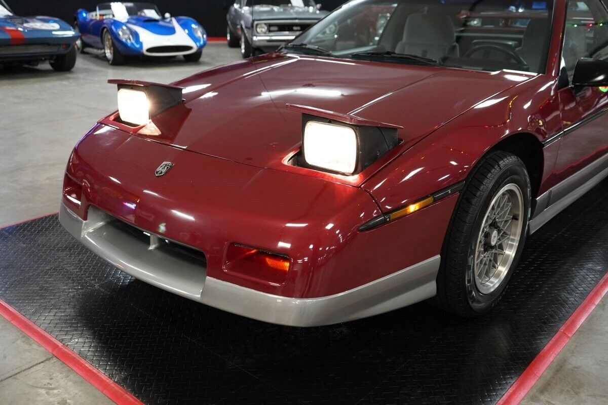 Pontiac-Fiero-Coupe-1987-Maroon-Gray-0-30