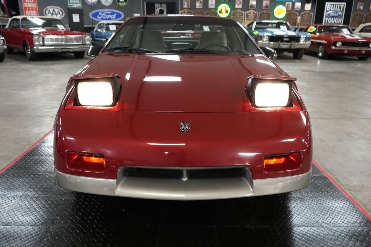 Pontiac-Fiero-Coupe-1987-Maroon-Gray-0-31