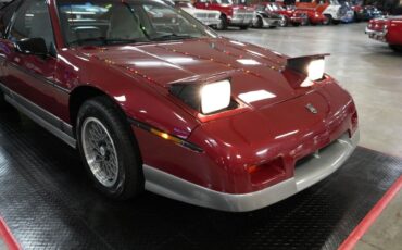 Pontiac-Fiero-Coupe-1987-Maroon-Gray-0-32