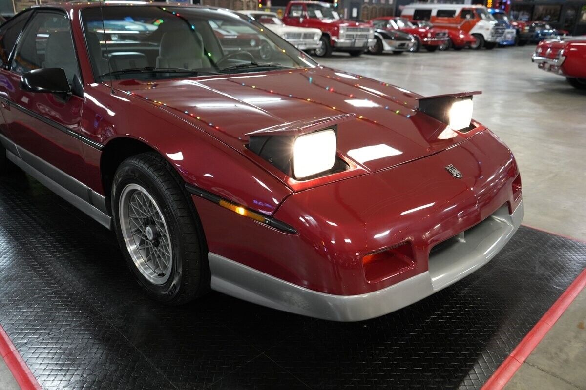 Pontiac-Fiero-Coupe-1987-Maroon-Gray-0-32