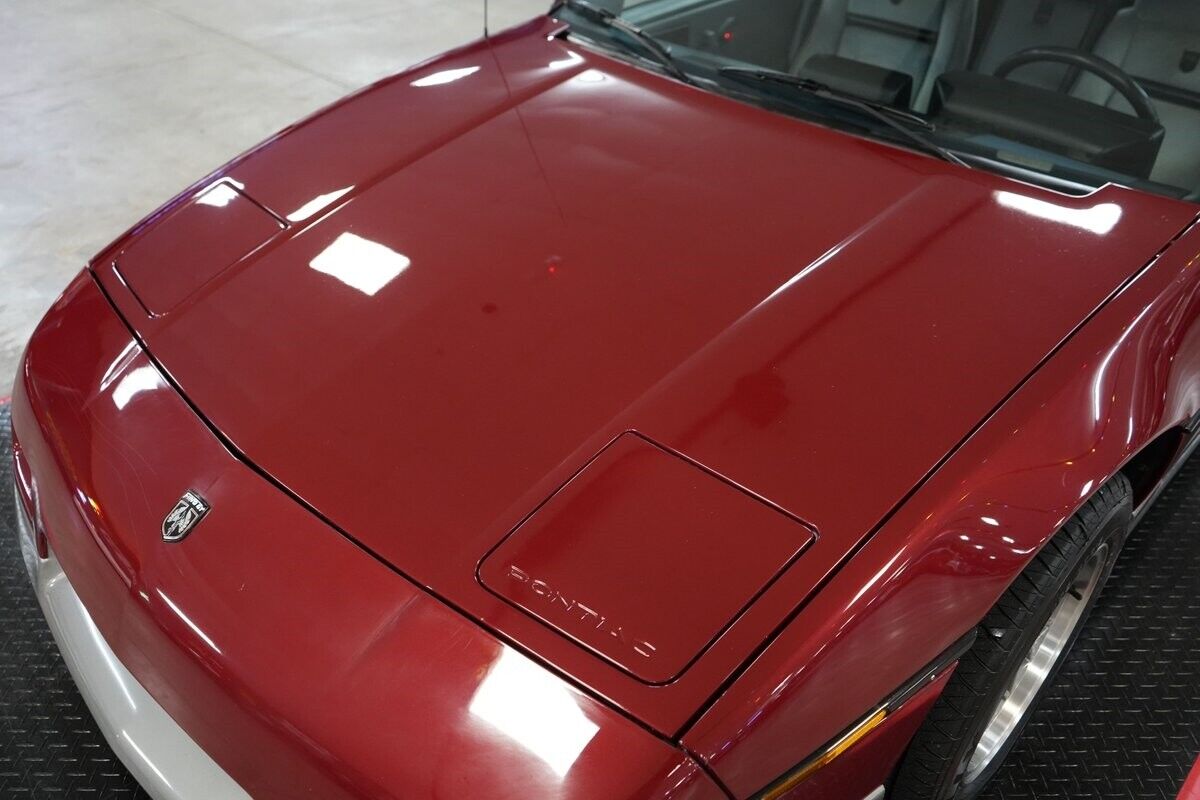 Pontiac-Fiero-Coupe-1987-Maroon-Gray-0-34