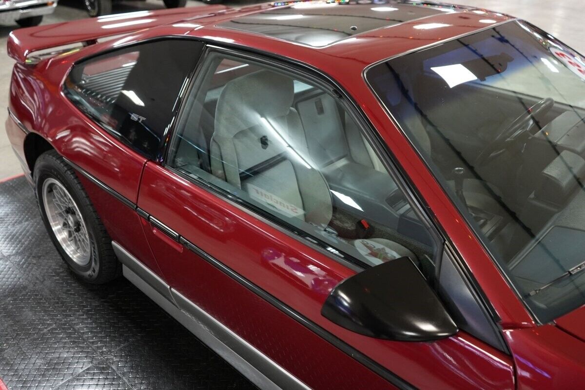 Pontiac-Fiero-Coupe-1987-Maroon-Gray-0-37