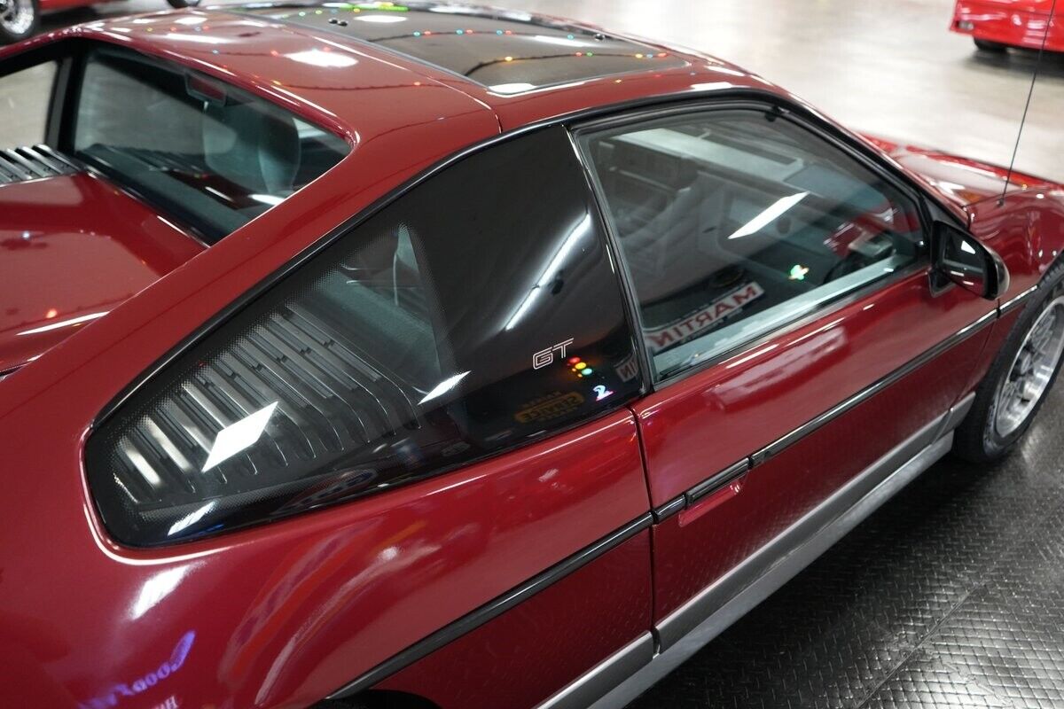 Pontiac-Fiero-Coupe-1987-Maroon-Gray-0-38