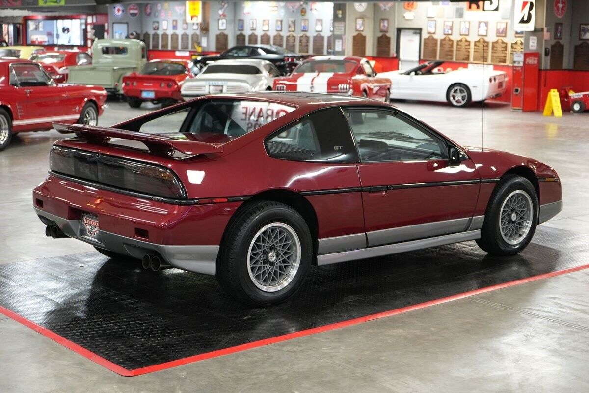 Pontiac-Fiero-Coupe-1987-Maroon-Gray-0-5