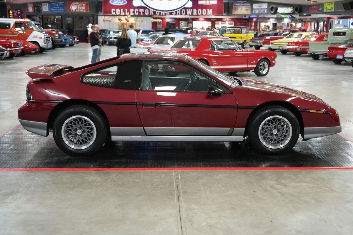 Pontiac-Fiero-Coupe-1987-Maroon-Gray-0-6