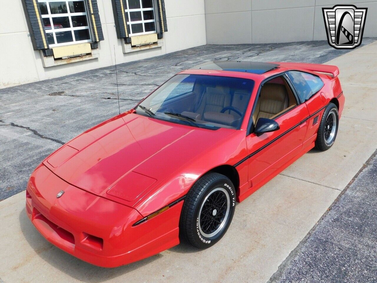 Pontiac-Fiero-Coupe-1988-2