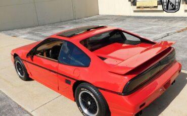 Pontiac-Fiero-Coupe-1988-4