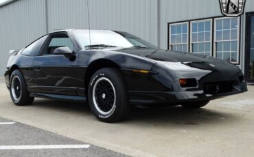 Pontiac-Fiero-Coupe-1988-Black-Gray-54982-9