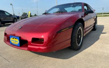 Pontiac-Fiero-Coupe-1988-Maroon-Gray-19978-1