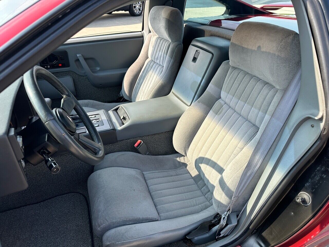 Pontiac-Fiero-Coupe-1988-Maroon-Gray-19978-21