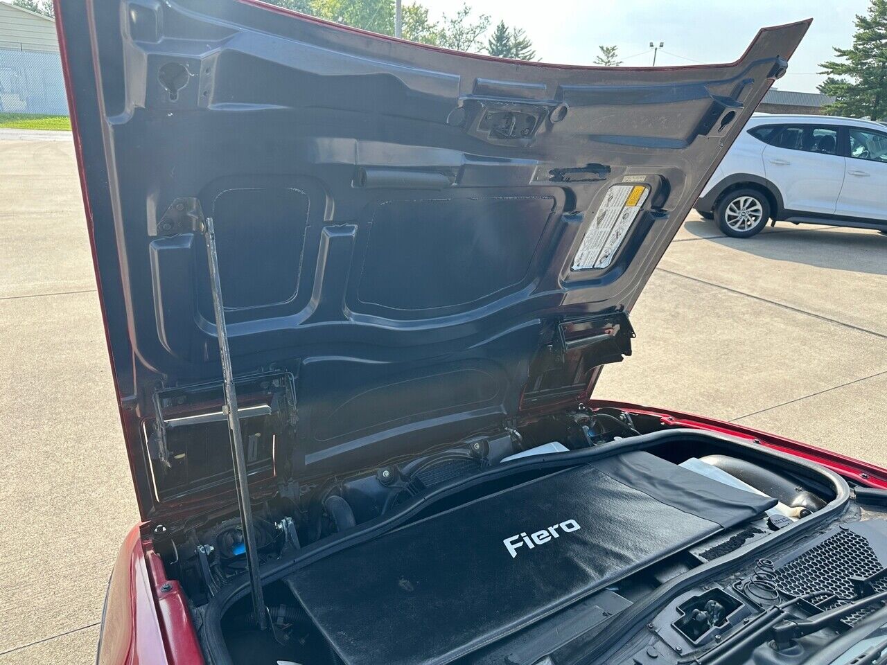 Pontiac-Fiero-Coupe-1988-Maroon-Gray-19978-37