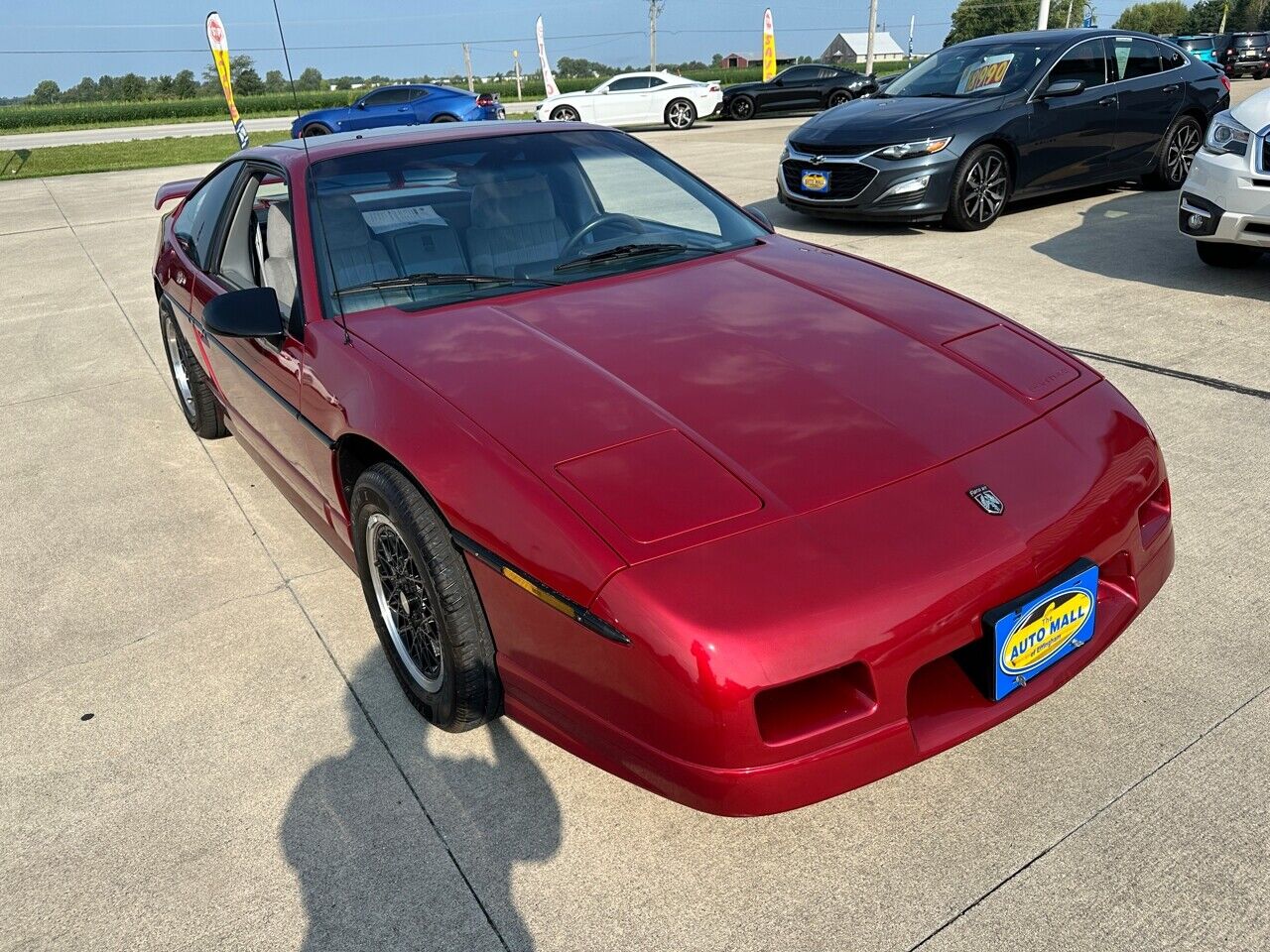 Pontiac-Fiero-Coupe-1988-Maroon-Gray-19978-7