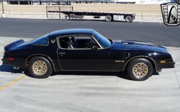 Pontiac-Firebird-1977-Black-Black-12946-4