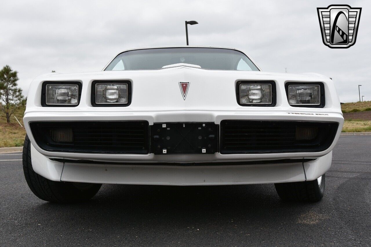 Pontiac-Firebird-1979-White-White-70793-9