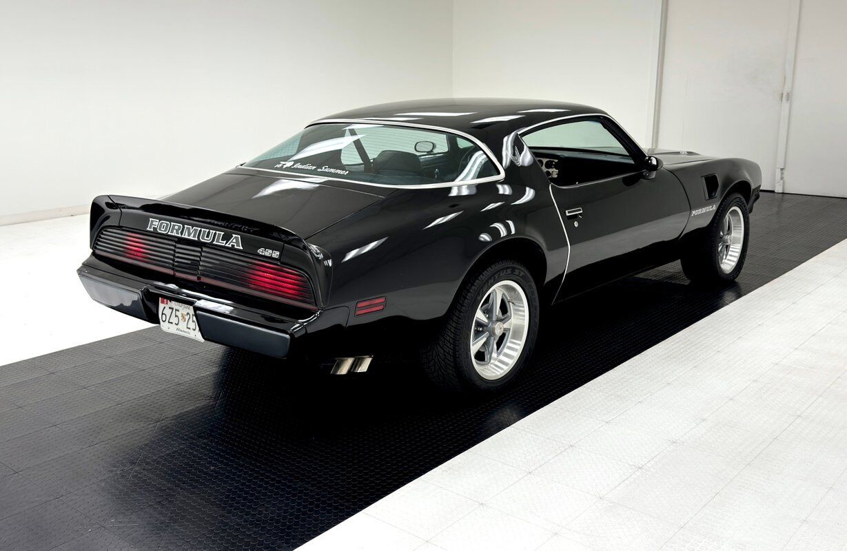 Pontiac-Firebird-1981-Black-Black-28312-4