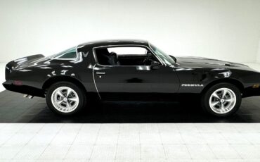 Pontiac-Firebird-1981-Black-Black-28312-5