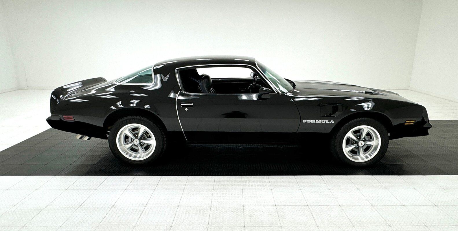 Pontiac-Firebird-1981-Black-Black-28312-5