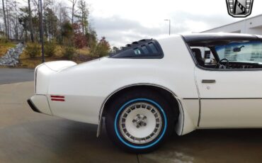 Pontiac-Firebird-1981-White-Red-92413-11