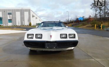 Pontiac-Firebird-1981-White-Red-92413-3