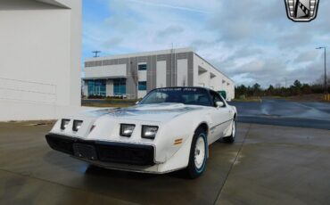 Pontiac-Firebird-1981-White-Red-92413-4