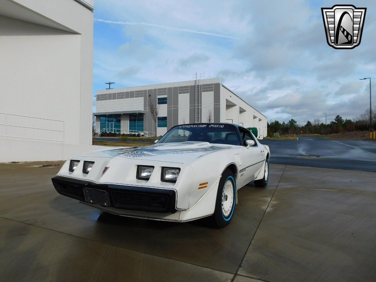 Pontiac-Firebird-1981-White-Red-92413-4