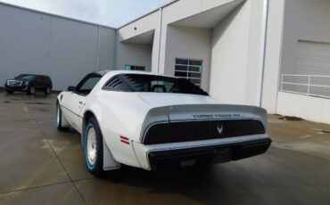 Pontiac-Firebird-1981-White-Red-92413-8