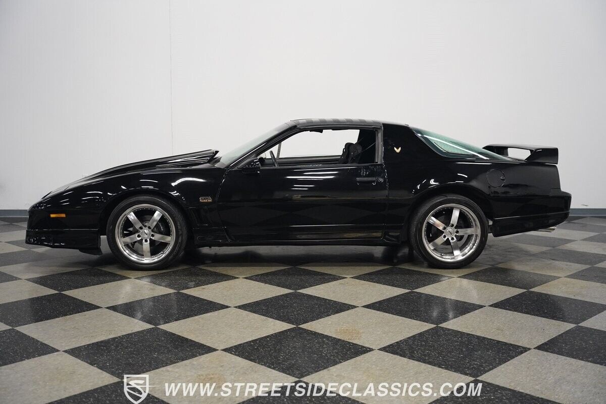 Pontiac-Firebird-1985-Black-Black-118869-2