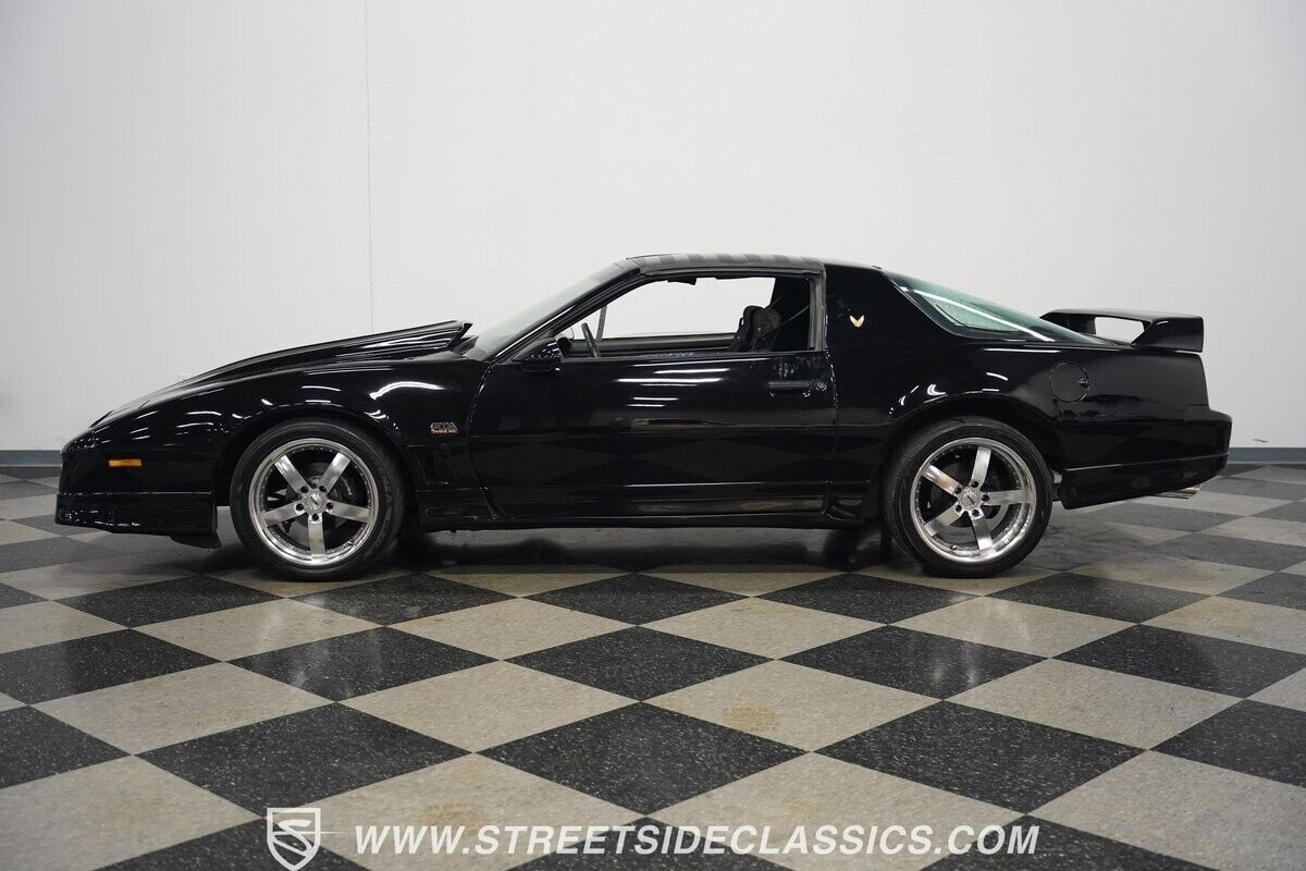 Pontiac-Firebird-1985-Black-Black-118869-9