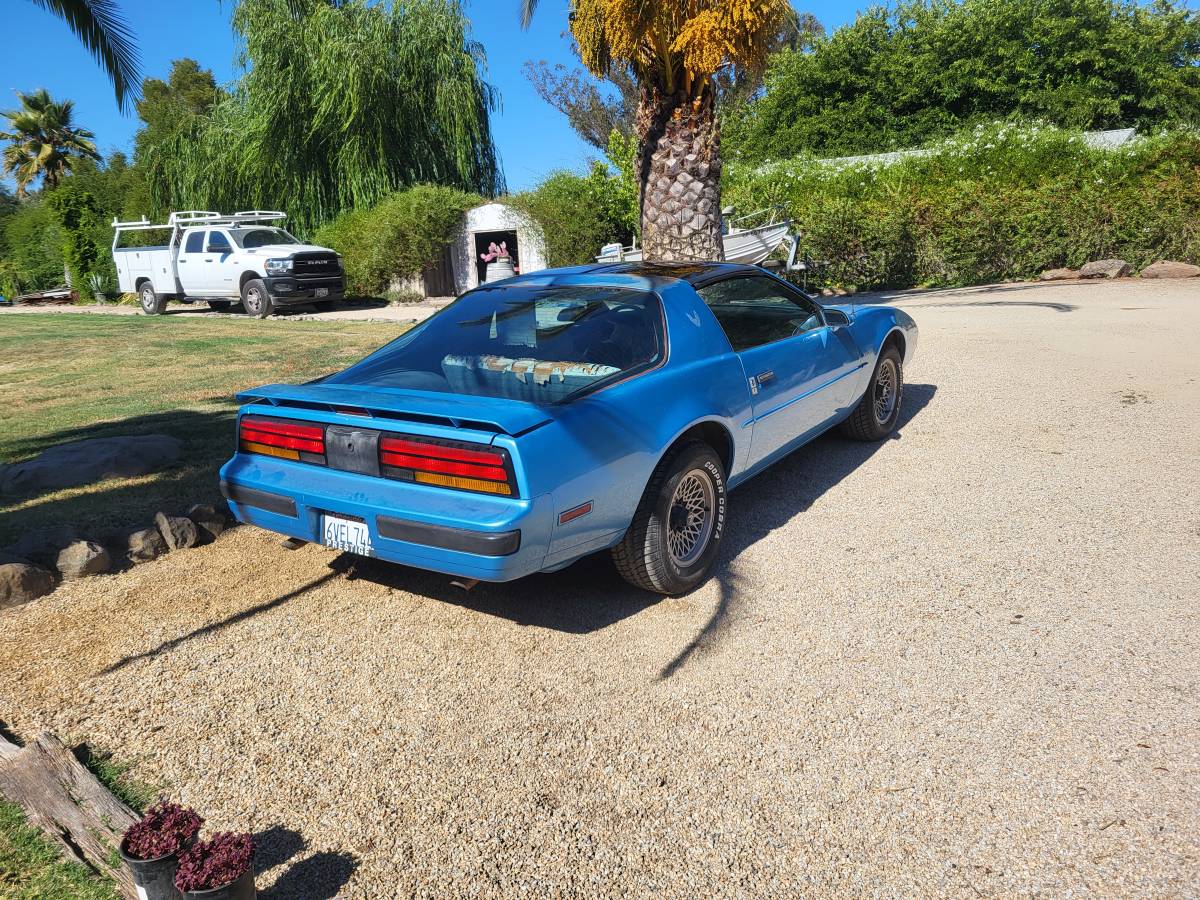 Pontiac-Firebird-1988-3