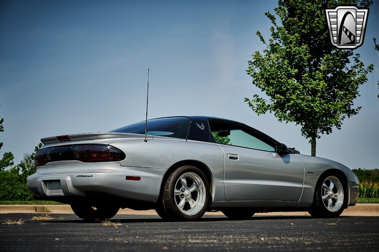 Pontiac-Firebird-1995-Silver-Black-156636-6