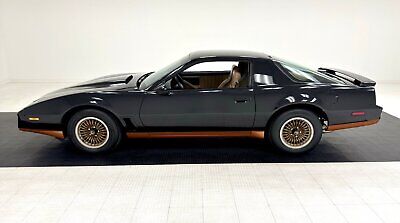 Pontiac-Firebird-Coupe-1982-1