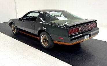 Pontiac-Firebird-Coupe-1982-2