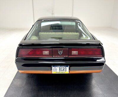 Pontiac-Firebird-Coupe-1982-3