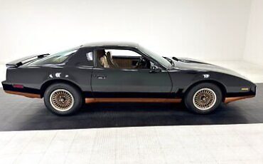 Pontiac-Firebird-Coupe-1982-5