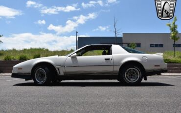 Pontiac-Firebird-Coupe-1984-3