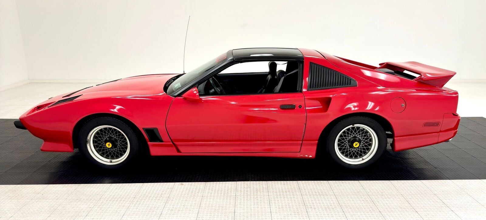 Pontiac-Firebird-Coupe-1986-1