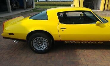 Pontiac-Firebird-Formula-Coupe-1978-Yellow-Black-16093-5