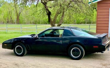 Pontiac-Firebird-trans-am-1982-3